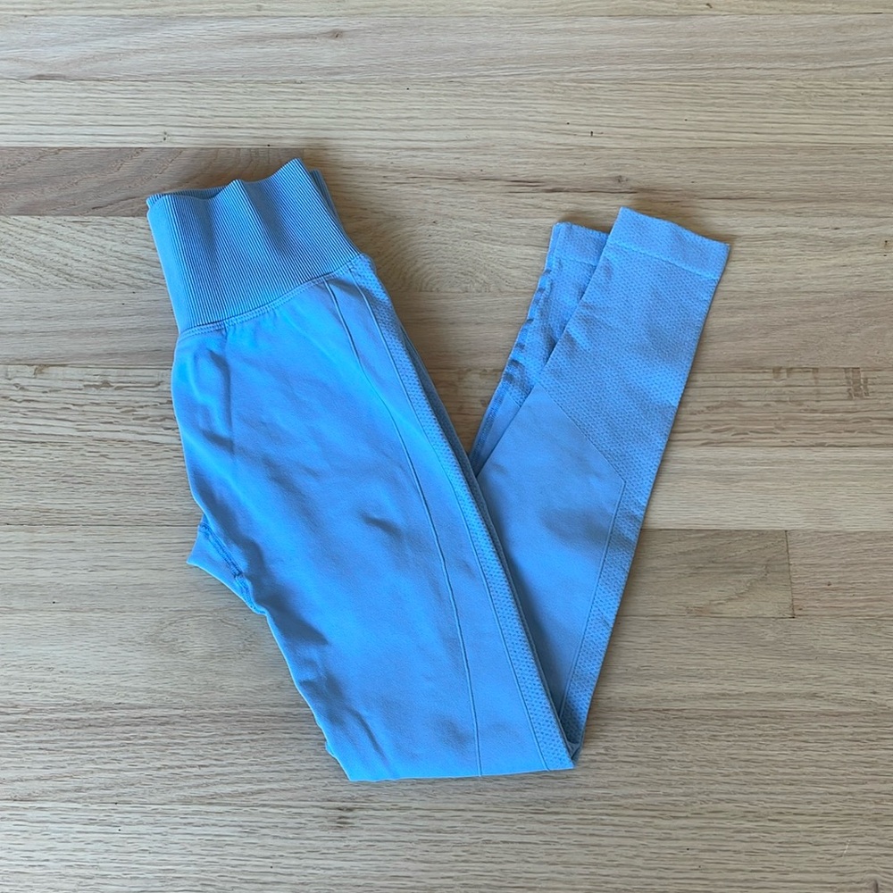 Light baby blue butt scrunch leggings